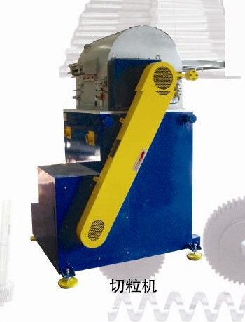 Belt-driven strand pelletizer with feed conveyor