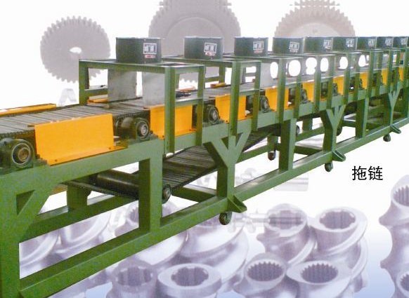 Air-cooled conveyor chain for dry strand cooling